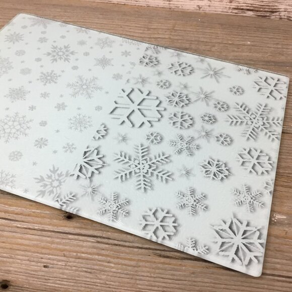 Mismatched Snowflake Glass Cutting Board - Picture 3 of 7